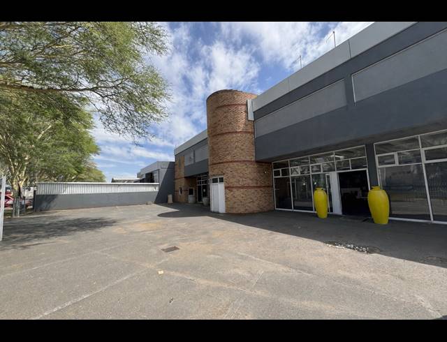370M² RETAIL TO LET IN SPRINGFIELD PARK